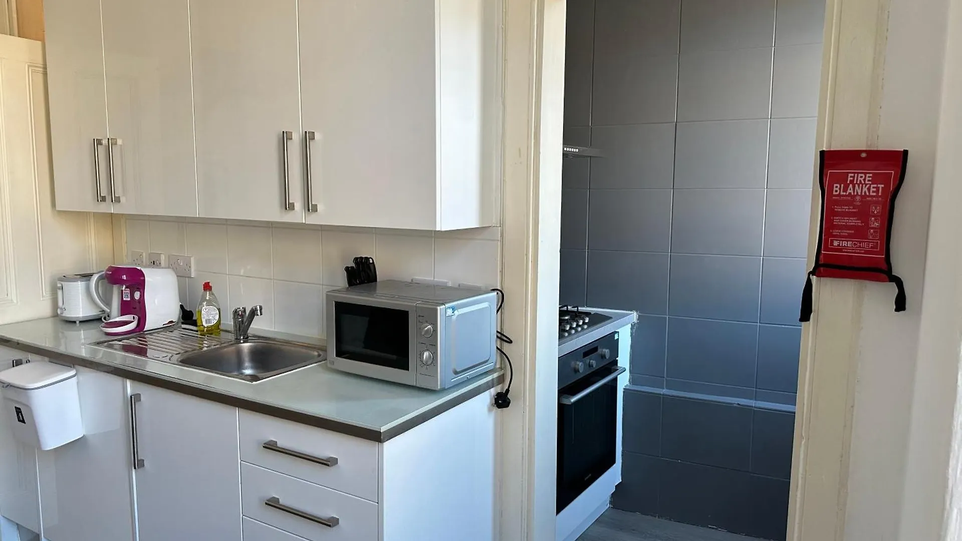 Lochrin Buildings Two Bed Apartment Edinburgh United Kingdom