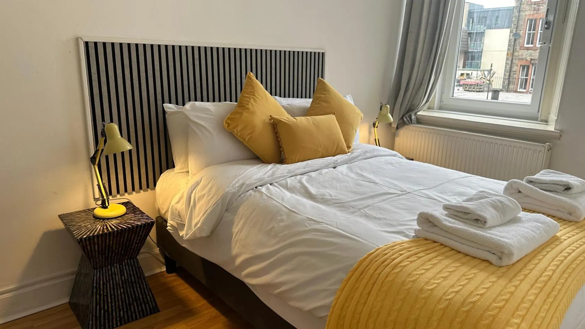Lochrin Buildings Two Bed Apartment Edinburgh