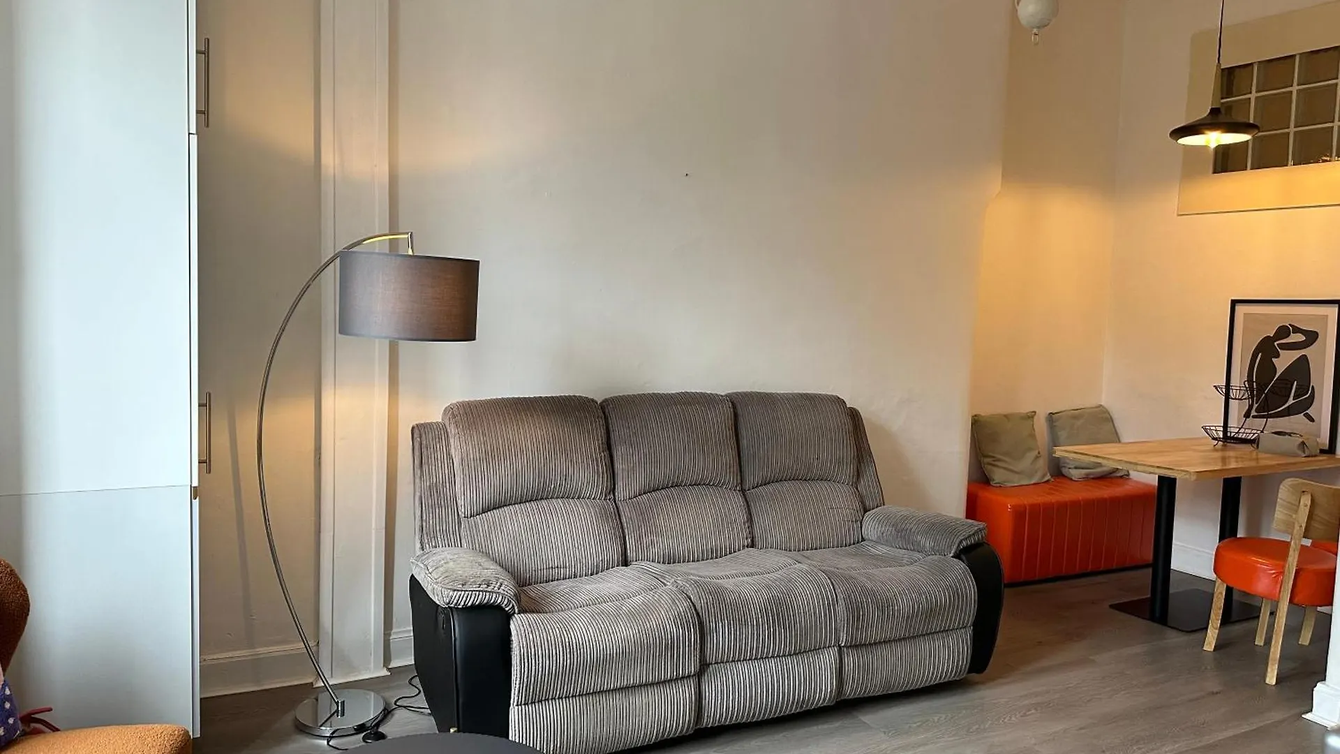 Lochrin Buildings Two Bed Apartment Edinburgh