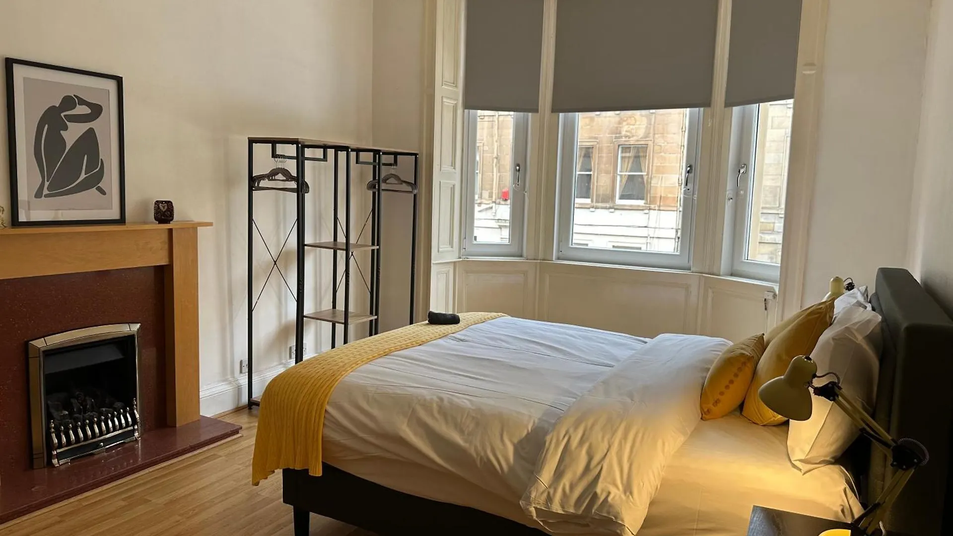 Lochrin Buildings Two Bed Apartment Edinburgh